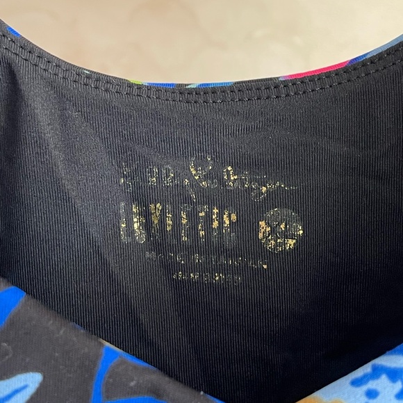 Lilly Pulitzer Luxletic Set with Blue and Pink Accents - Picture 9 of 14